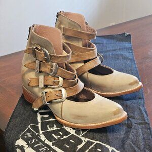 Freebird by Steven Bond Boots – Size 8 – Beige Leather – Gently Used
